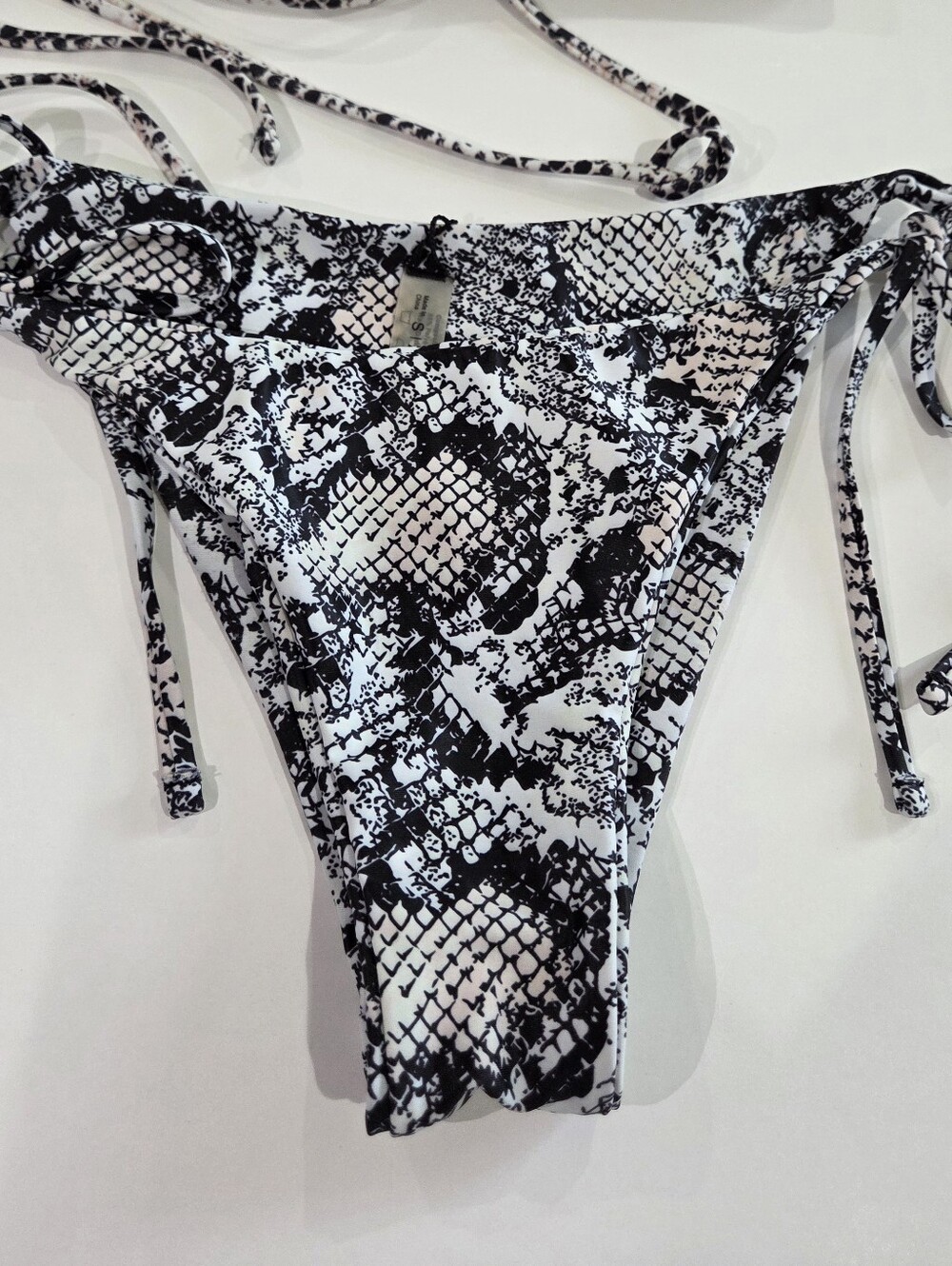Zaful Snake Print Bikini Set size 4 Excellent Condition - Picture 3 of 5